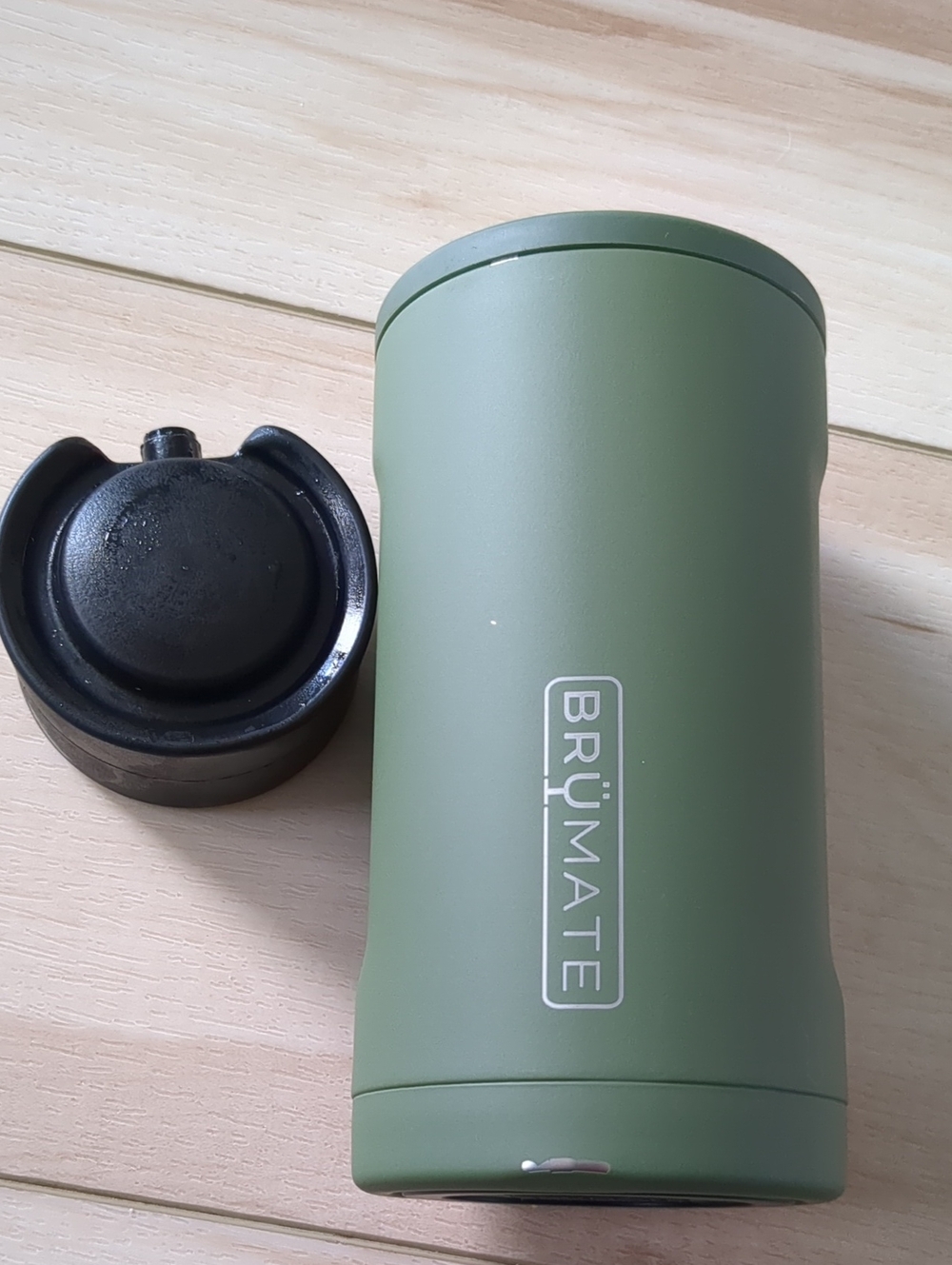 Green BrüMate Can Cooler With Ice Pack and Locking Lid